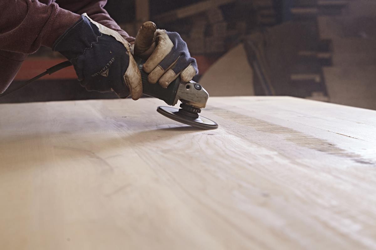 oude eik met de hand bijwerken